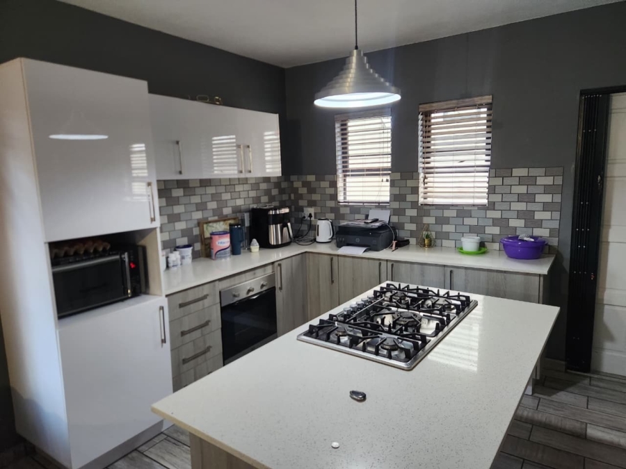 3 Bedroom Property for Sale in Waterkloof East North West